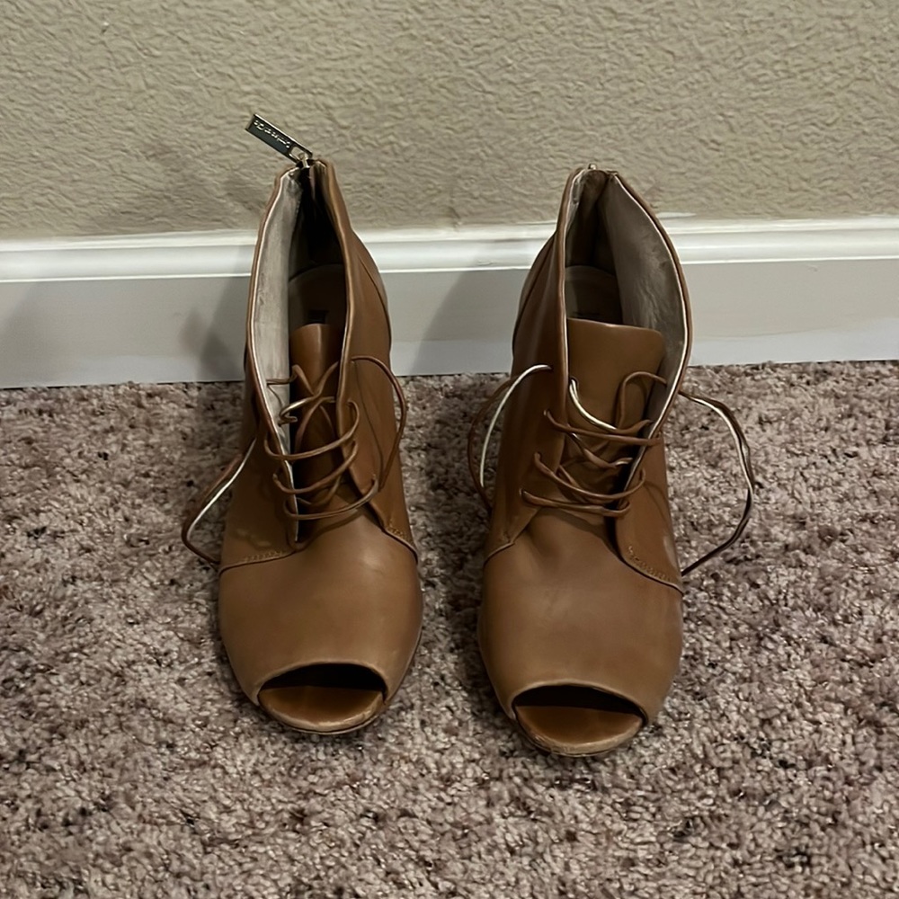 Louise et cie Lo- Vernonia Chestnut Toe Bootie, Size 8.5